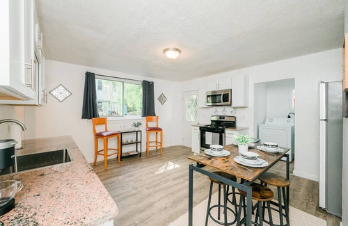 Brighton Heights Casa | Quiet Street/Minutes to Stadiums