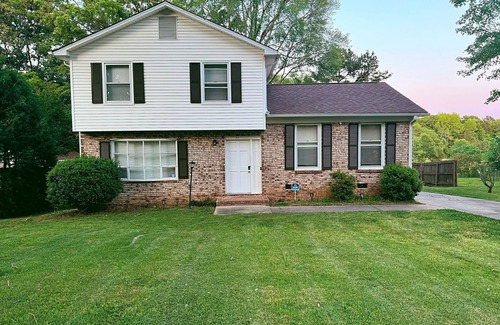 Harrisburg Casa | Quiet Suburban Retreat near UNC Charlotte