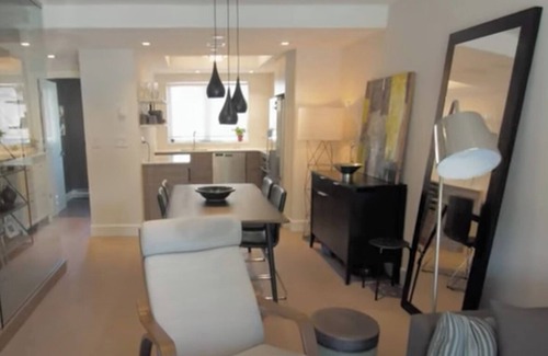 Lower Lonsdale Casa | Quiet Summer Rental - Modern Townhouse with Views in Lower Lonsdale