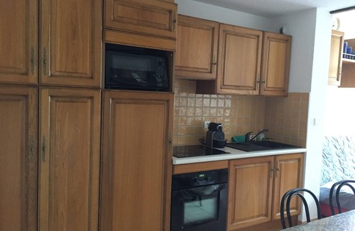 Bagneres-de-Luchon Apartamento | Quiet T2 Bis in the center of Bagneres-de-Luchon with balcony and garage