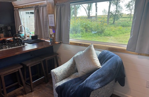 Burbank Casa | Quiet Tiny House in the Country