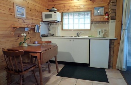 Toronto Cabaña | Tranquil Shores Waterfront Cottage