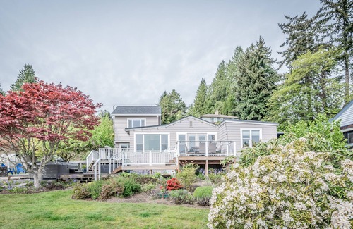 Bremerton Casa | Quiet Waterfront Home with outdoor fireplace, HOTUB & private beachfront
