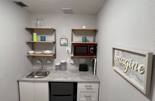 Bradenton Apartamento | Quiet Waterview Oasis - 10 minutes to Anna Maria Island