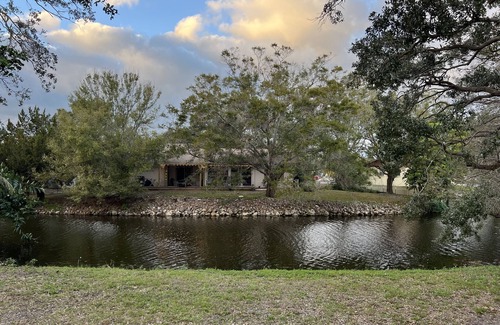 Bradenton Apartamento | Quiet Waterview Oasis - 10 minutes to Anna Maria Island