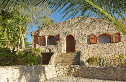 Montuiri Casa | Tranquila finca de roca natural + casa de invitados, piscina y jardín con 6 pers