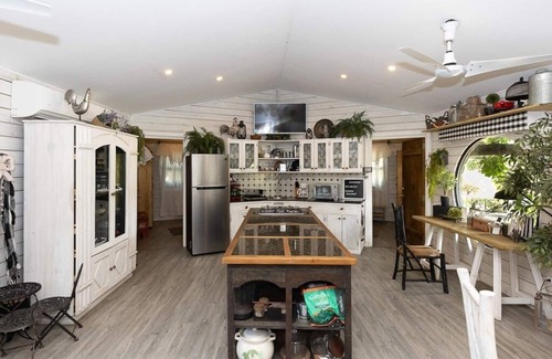 San Jose Casa | Cabaña de 1 dormitorio con baño / cocina americana y terraza exterior