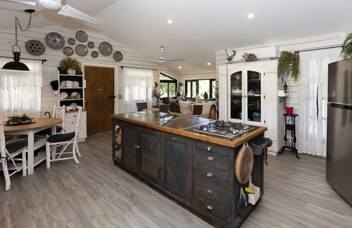San Jose Casa | Cabaña de 1 dormitorio con baño / cocina americana y terraza exterior