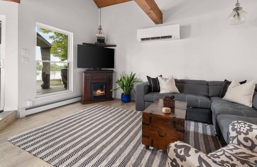 Carrying Place Casa | Quinte Haven - Waterfront slice of paradise