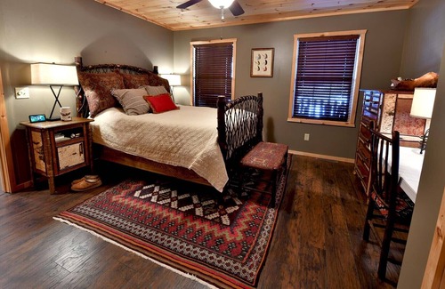 Northville Cabina | Quintessential Adirondack Getaway along Sacandaga River