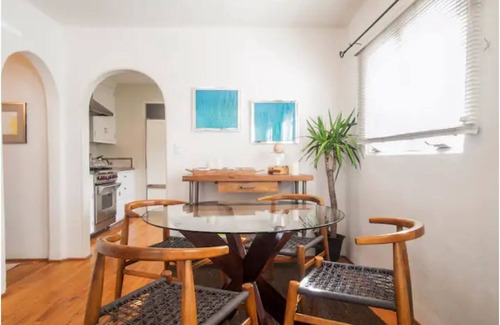 Santa Barbara Cabaña | Quintessential Santa Barbara Architecture Close to Beach, Downtown & Funk Zone