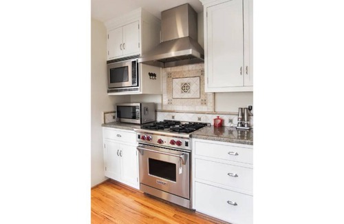 Santa Barbara Cabaña | Quintessential Santa Barbara Architecture Close to Beach, Downtown & Funk Zone