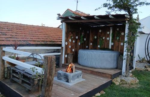 Vila do Conde Casa | Quintinha Sao Martinho Luxury 2 Suites Villa Eira with Jacuzzi