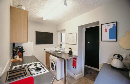 Millom Casa | Quirky bohemian Lake District miners cottage- 6 bd