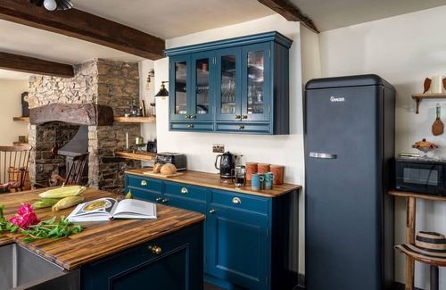 Torrington Casa | Quirky historic townhouse with stunning views of the surrounding scenery