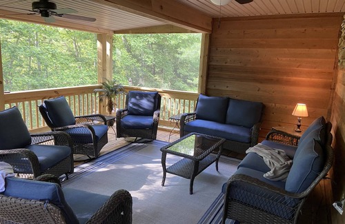 Sloans Valley Cabina | Muy cabaña en Lake Cumberland Resort Burnside, KY. Porches seleccionados y bañera de hidromasaje