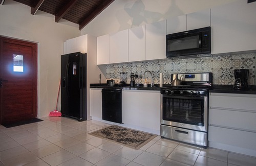 Shiribana Casa | Quite Villa, with pool. Easy drive to beaches. With car rental options.