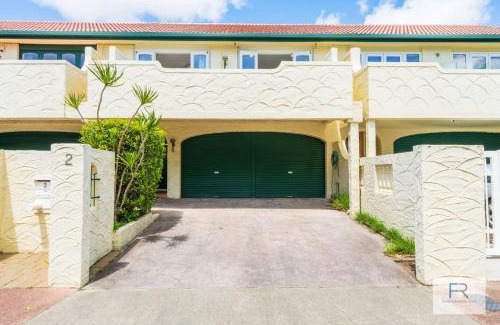 St. Heliers Casa | QV Stays Gorgeous Hideaway with Spanish Charm