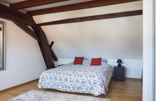 Marlenheim Apartamento | Résidence 90 m2 lumineuse - cour intérieure alsacienne, balcon & parking
