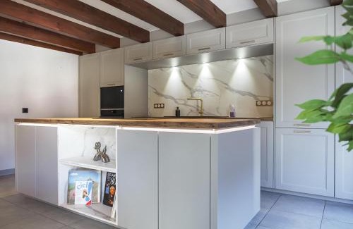 Marlenheim Apartamento | Résidence 90 m2 lumineuse - cour intérieure alsacienne, balcon & parking