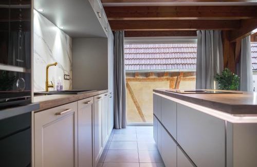 Marlenheim Apartamento | Résidence 90 m2 lumineuse - cour intérieure alsacienne, balcon & parking