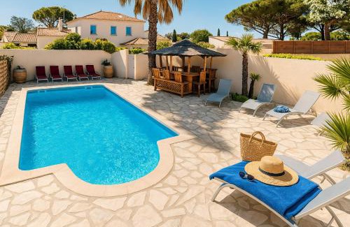 La Nartelle Casa | Rêve D'azur plage de la Nartelle, maison Julia avec Piscine partagée, Parking & Terrasse BBQ, Wifi et Draps Inclus