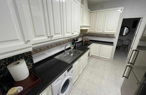 San Anton Casa | 35-1- КОМНАТА в квартире с балконом, от 1 до 4 человек в центре Аликанте