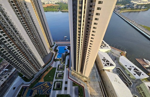 Central District Condominio | R&F PRINCESS COVE, SEAVIEW, 3BR, 1181sqft, CITY CENTRE and CIQ, 24hr SECURITY