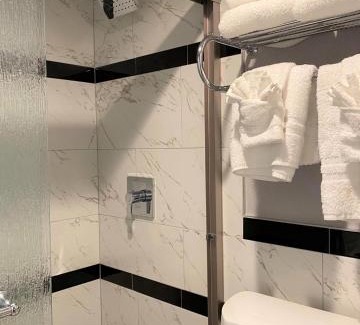 North Arlington Hotel | R Nite Star Inn and Suites -Home of the Cowboys & Rangers