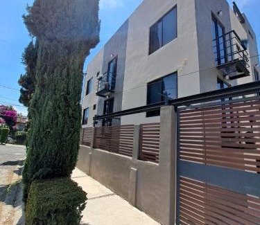 Ciudad López Mateos Apartamento | R09-C46 STUDIO frente al ITESM CEM Estudiantes Familias Empresas Ejecutivos Turistas Nómadas BIENVENIDOS! UBICACIÓN ESTRATÉGICA 10min Izcalli-15min Esmeralda-20min Sátelite-25min AIFA