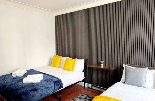 Dudden Hill Hotel | Cuádruple-Baño compartido