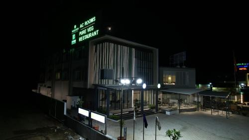 Ponnamaravathi Hotel | Raavan Residency