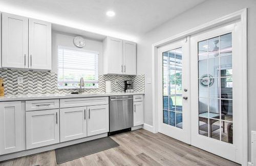 Hollywood Casa | Rachaels Upscale Two Bedrooms Luxury Home