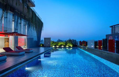 Sector 62 Hotel | Radisson RED Chandigarh Mohali