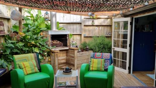 Raglan Casa | Raglan West Retro Beach Vibe Accommodation