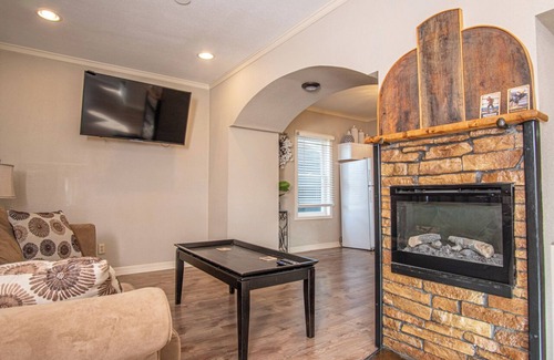 Hill City Casa | Casa de 3 dormitorios, 2 baños, 2 pisos. Completamente reformado. Centro de la ciudad de Hill, SD