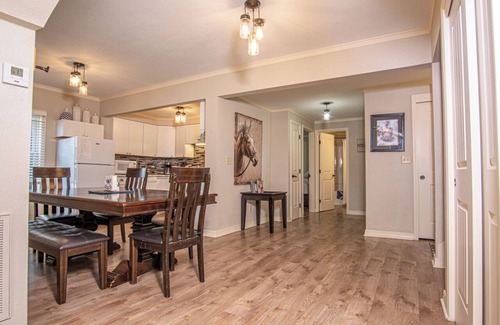 Hill City Casa | Casa de 3 dormitorios, 2 baños, 2 pisos. Completamente reformado. Centro de la ciudad de Hill, SD