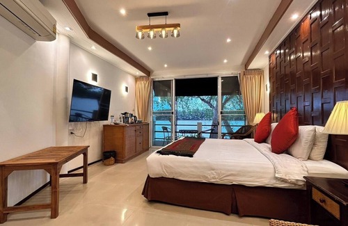 Bang Khla Casa | Rainbow Arokaya Holistic Longevity Wellness Resort - Habitación 8 frente al río
