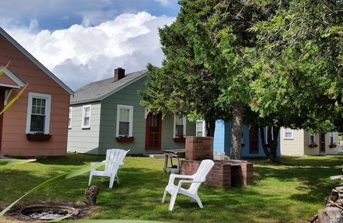 Cedarville Cabina | Rainbow Cabins (Pink Cabin #4)