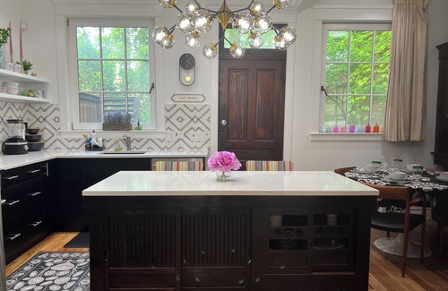 Wicker Park Casa | Rainbow Guest House: Charming 3-bedroom house in great location