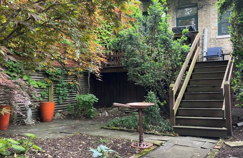 Wicker Park Casa | Rainbow Guest House: Charming 3-bedroom house in great location
