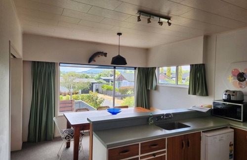 Rainbow Point Casa | Gran bach elevado con vistas al lago y la montaña - WiFi gratis