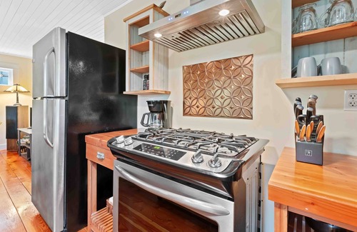 Ucluelet Cabina | Rainforest Cove I Private I Ocean Views I Deck & BBQ