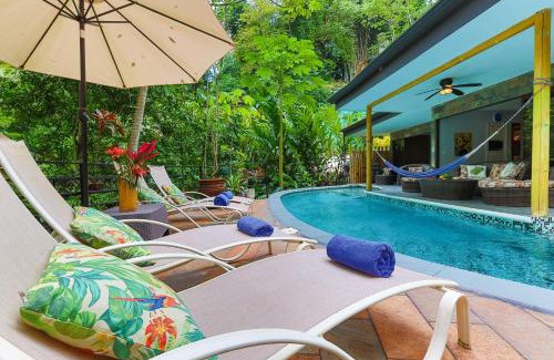 Quepos Casa | Rainforest Gem 2BR Aracari Villa with Private Pool AC Wi-Fi