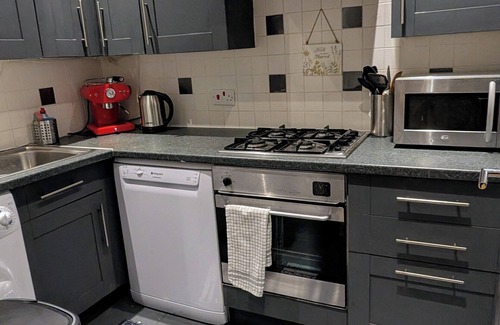 Dalry Apartamento | Rainforest Savers Apartment - Edinburgh City Condo