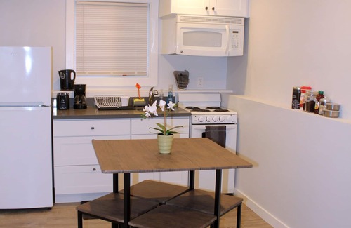 Brighton Casa | Rainier Guesthouse (Walk to Metro)