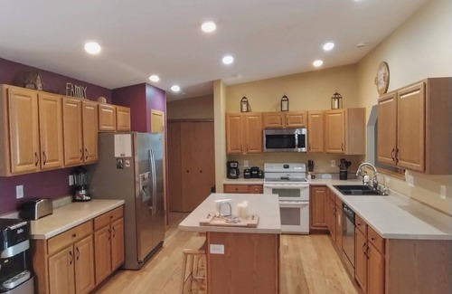 International Falls Casa | Rainy Dream Vacation - Spacious accomodations, large yard, incredible view!