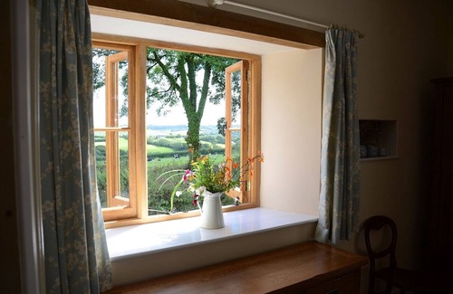 Holsworthy Casa | Raleigh Barn - Grado II separado en un entorno rural, dos habitaciones con baño privado