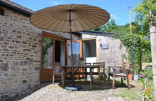 Holsworthy Casa | Raleigh Barn - Grado II separado en un entorno rural, dos habitaciones con baño privado