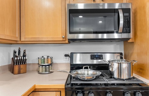 Cary Casa | Raleigh-Cary HEATED Pool/Hot Tub/NEAR Pickleball/Dog & Family Friendly